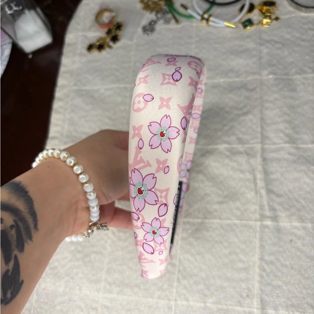 Lv Floral Pink GWP Headband - Picture 2 of 3